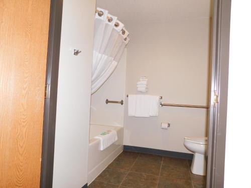 Northwoods Best Inn - image 3