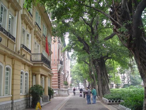 Guangdong Victory Hotel- Located on Shamian Island