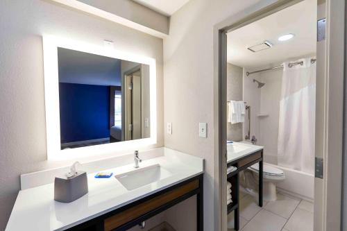 Holiday Inn Express Nashville-Downtown - Broadway by IHG in Nashville, USA