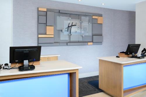 Holiday Inn Express & Suites Raleigh Durham Airport at RTP, an IHG Hotel