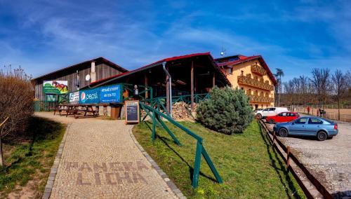 ทัศนียภาพภายนอกโรงแรม, Hotel Panska Licha in เซเวร์