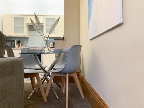 Forest Park Apartment - image 14