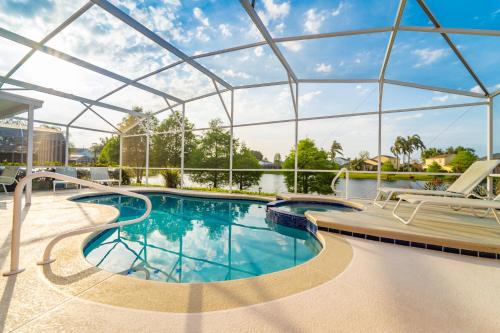 2819 3-Bed Orlando Pool Home w/Water View-Games RM - image 3