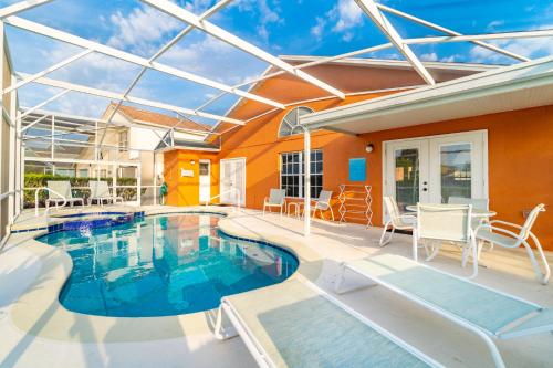 2819 3-Bed Orlando Pool Home w/Water View-Games RM - image 4