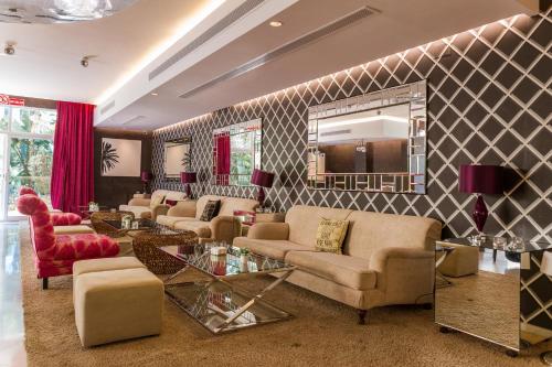 Aparthotel Monarque Sultán - image 2