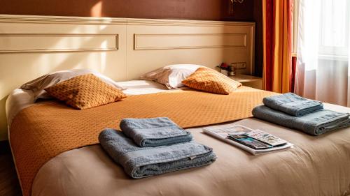 1 king bed, 1 double bed