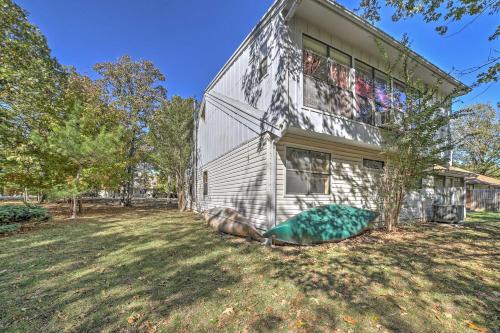 Tahlequah Duplex with Screened-in Porch and Fire Pit! in Tahlequah