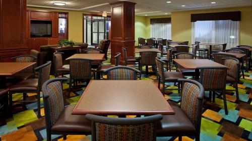 Holiday Inn Express Grove City - Premium Outlet Mall