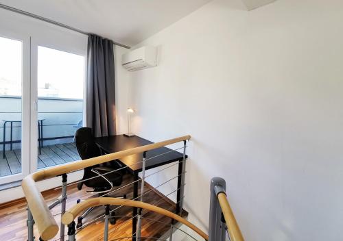 duplex apartment - city centre - airconditioned - netflix - 2 balconies