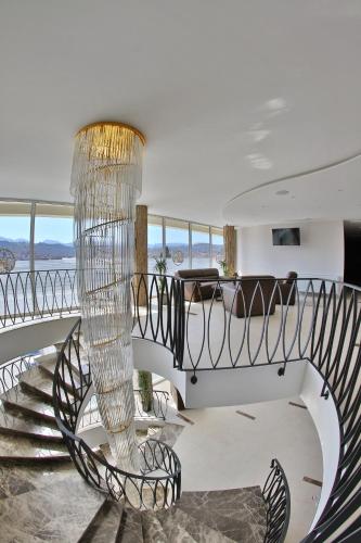 ردهة, Royal Residence in Alvadžinica