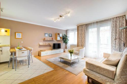 Viola - Newly furnished with free garage!
