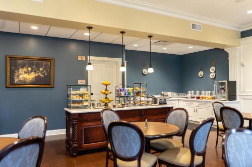 Toit ja joogid, The Mount Vernon Grand Hotel in Mount Vernon (OH)