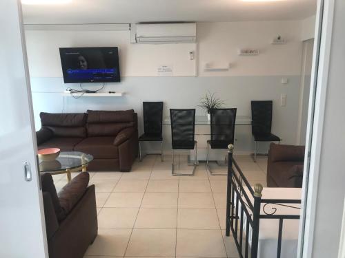 2 bedrooms, 5 beds