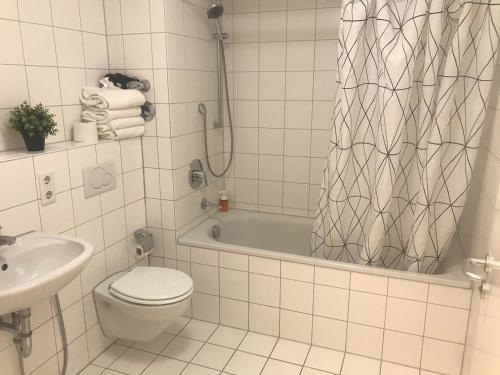 2 bedrooms, 5 beds