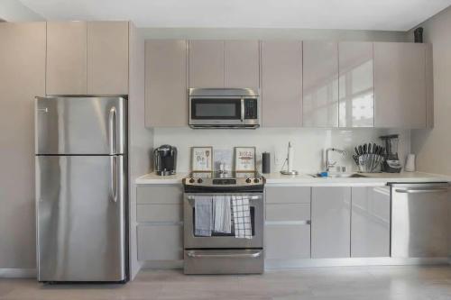 1BED 1BATH High Rise with a DownTown View - image 7