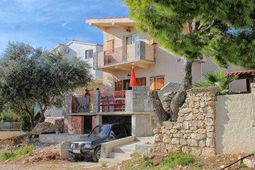 Apartments with a parking space Rukavac Vis - 8859 - image 4