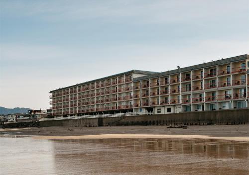 Surftides Hotel - image 2