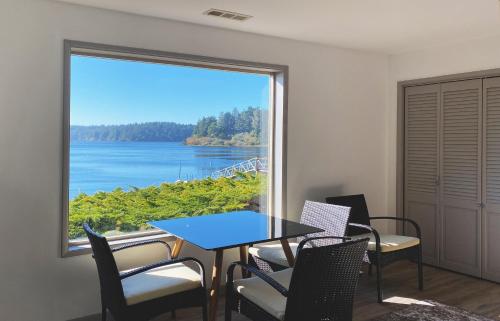 Apartment at Floras Lake Getaway thumb 3