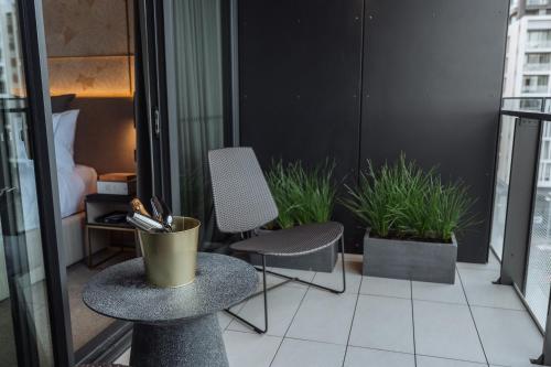 SKYE Suites Green Square - image 8