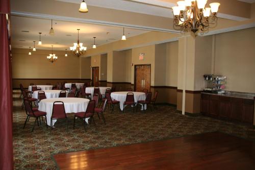 Grand Plaza Hotel Branson - image 8