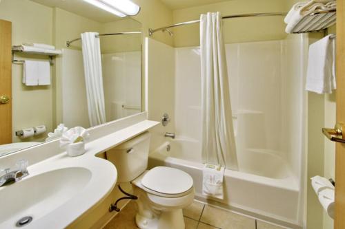 Western Skies Inn & Suites - 화장실