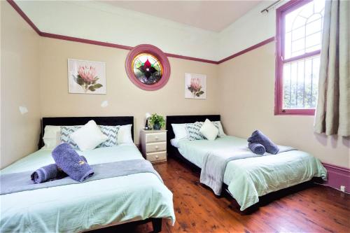 Quiet Quadruple Private Room In Strathfield 3min to Train Station sleeps 4b - ROOM ONLY in Sydney
