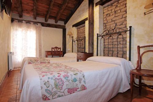 2 twin beds