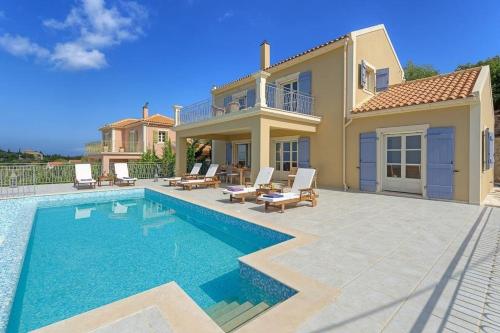  Antipata Villa Sleeps 6 Pool Air Con WiFi in Andipáta Erísou