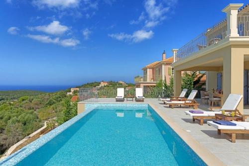  Antipata Villa Sleeps 6 Pool Air Con WiFi in Andipáta Erísou