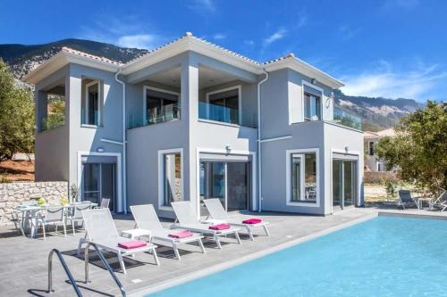  Trapezaki Villa Sleeps 6 Pool Air Con WiFi, Ferienwohnung in Trapezaki