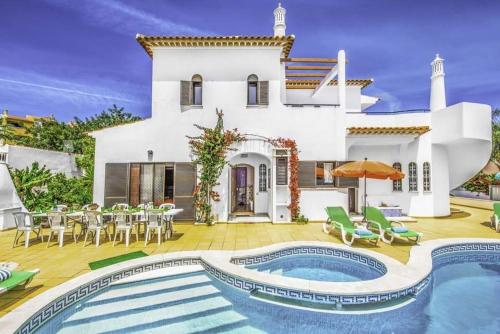  Areias de Sao Joao Villa Sleeps 10 Pool WiFi in Brejos