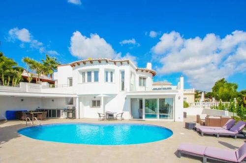 Fanadix Villa Sleeps 8 Pool Air Con WiFi gîte à louer Fanadix