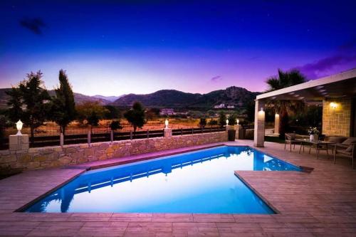  Nopigeia Villa Sleeps 4 Pool Air Con WiFi in 734 00 Nopíyia