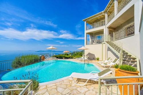  Sarakinatika Villa Sleeps 6 Pool Air Con WiFi in Víngla
