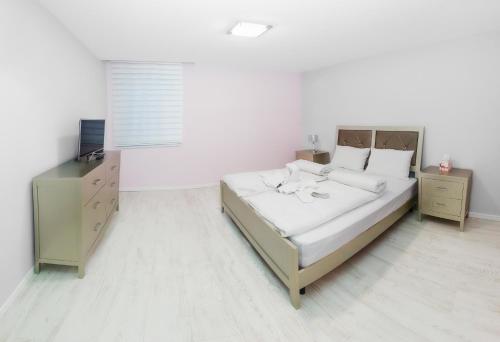Corso Lux Apartman — Photo 2