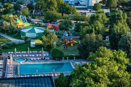 外部景觀, Hotel Capitol in 猶比特