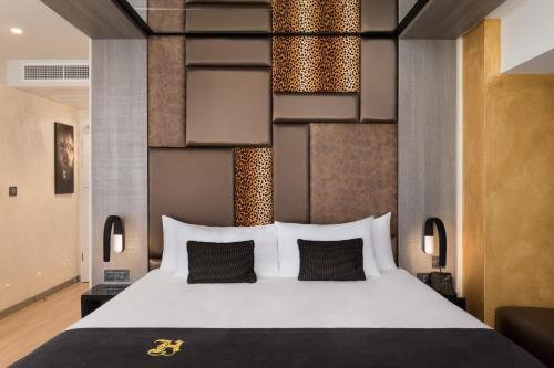 Double Room with Sea View image 2