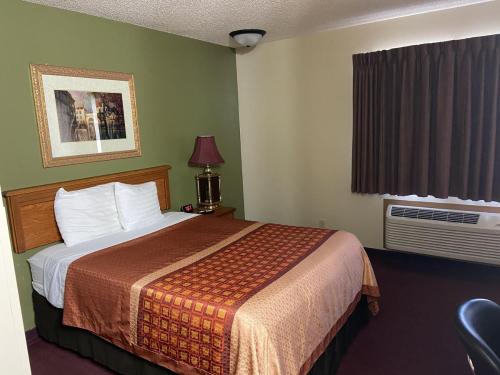 Heartland Hotel & Suites - image 14