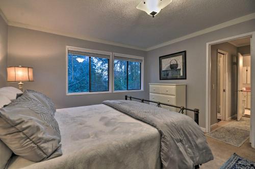 Tigard Retreat with Deck, 15 Mins From Portland!