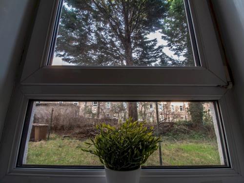 Stylish & Charming Retreat for 2- City Centre! Stylish & Charming Retreat for 2- City Centre!
