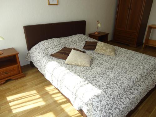 Standard Two-Bedroom Apartment image 7