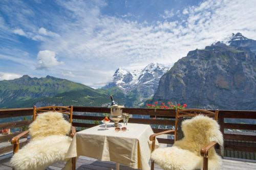 One-Bedroom Suite with Eiger Mountain View