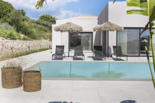 Kleismata Villa Sleeps 4 Pool Air Con WiFi in Klísmata