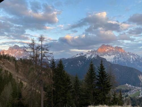 Dolomites Charme Chalet in Colle Santa Lucia