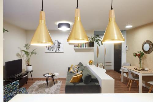 Cleopatra Apartment, Vratislav