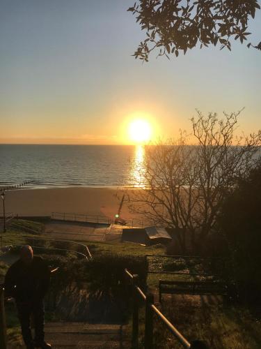 Frinton Escapes - Kirby Cross