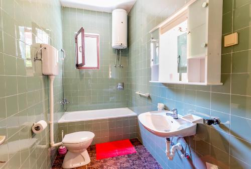 Well-appointed bathrooms