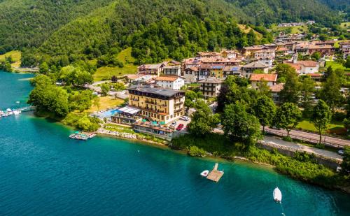 . Albergo Mezzolago
