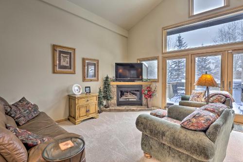 Townhome with Hot Tub 10 Mi to Breckenridge! - image 2