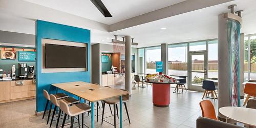 avid hotels - Nashville Airport an IHG Hotel - image 9